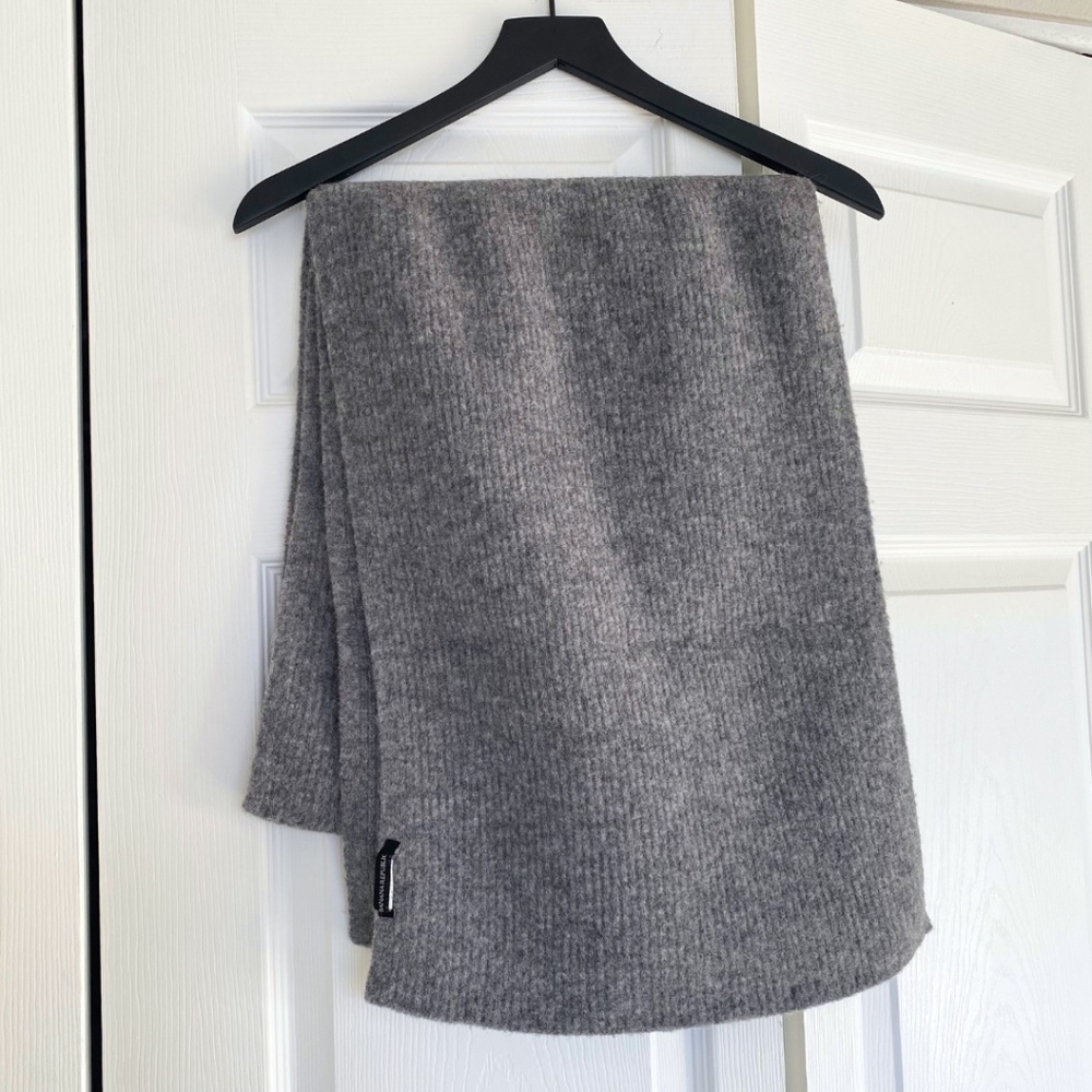 Banana Republic Grey Ribbed Scarf